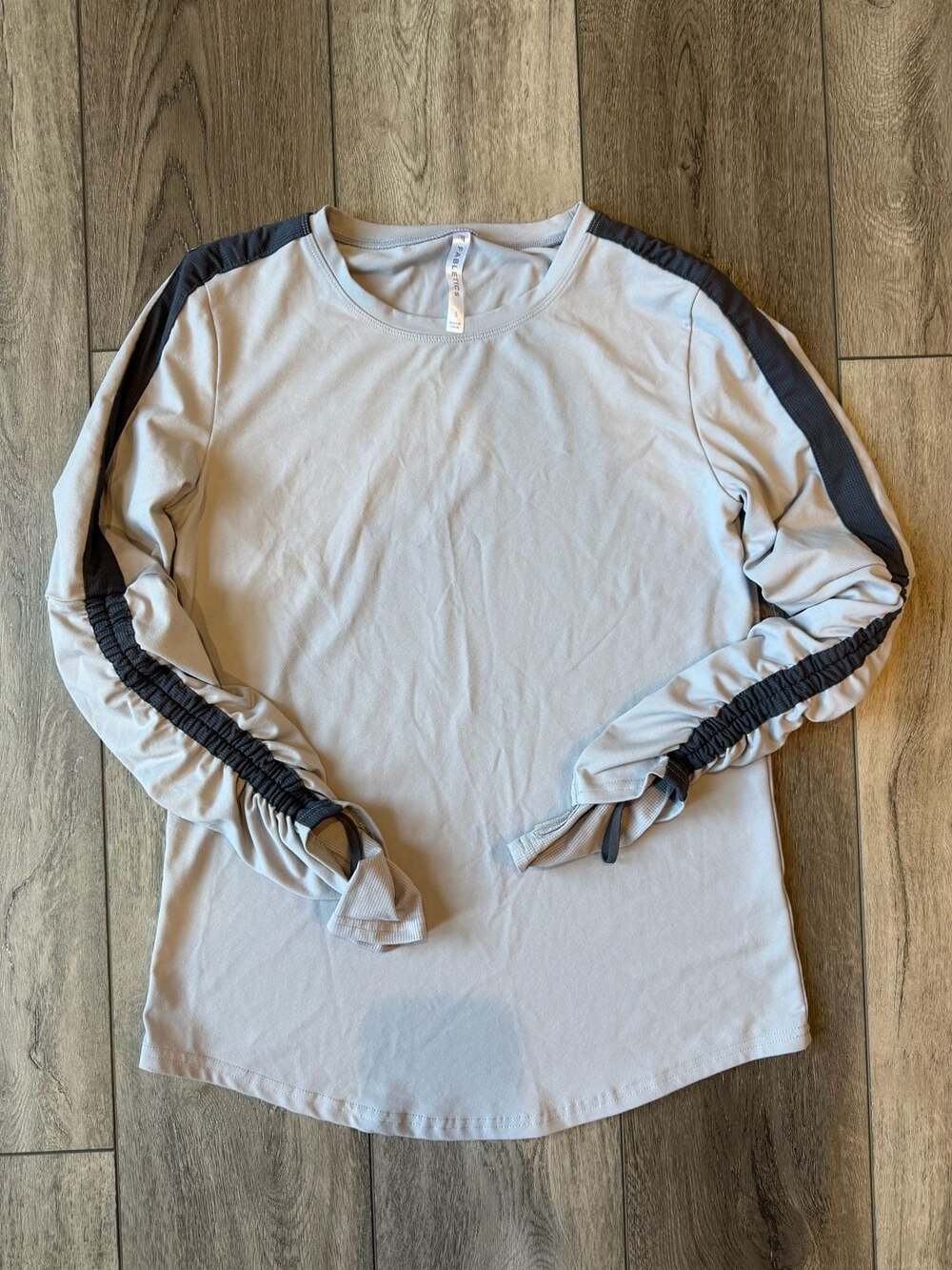 Fabletics Cashel Adjustable Long Sleeve Size S Gray Activewear Top